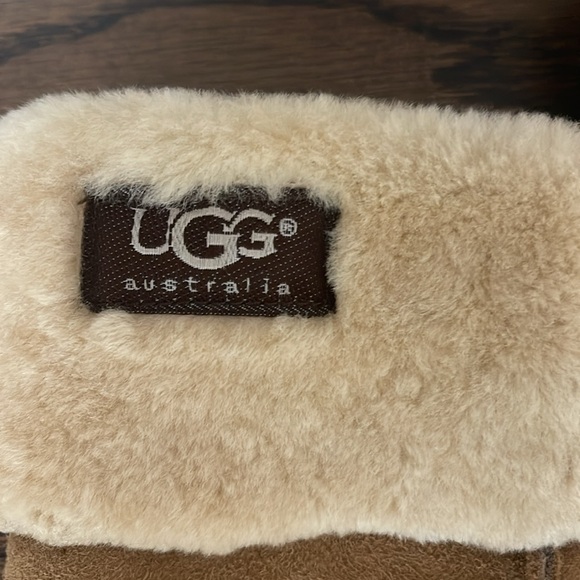Ugg brand suede and faux fur gloves - Picture 4 of 6